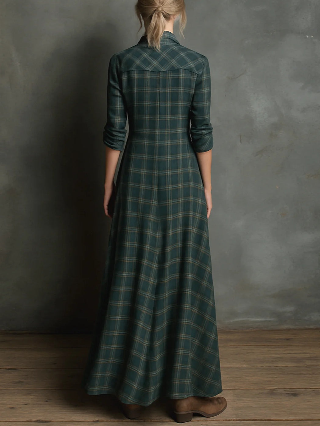 Linde - Long dress with green check lapels