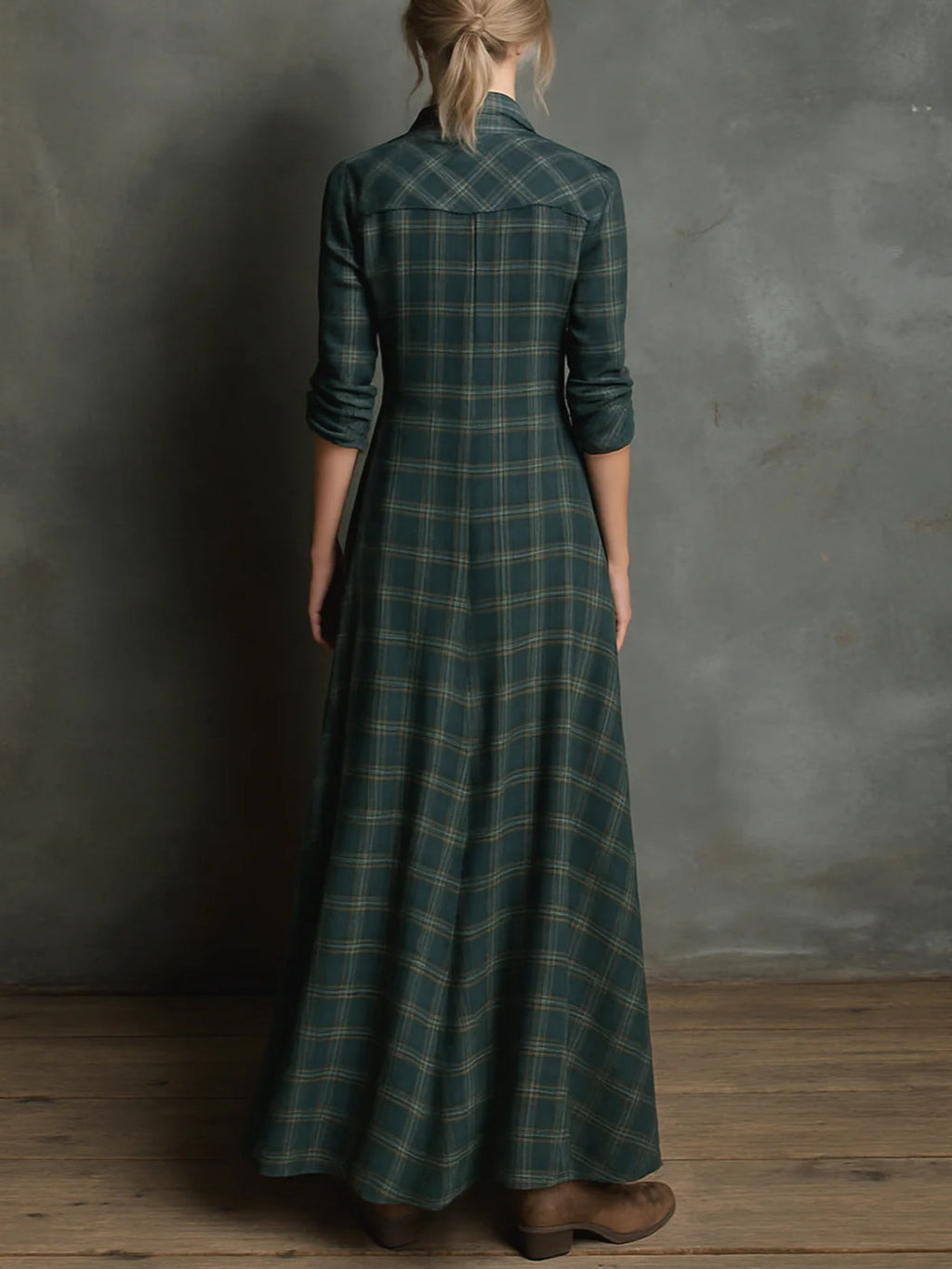 Linde - Long dress with green check lapels